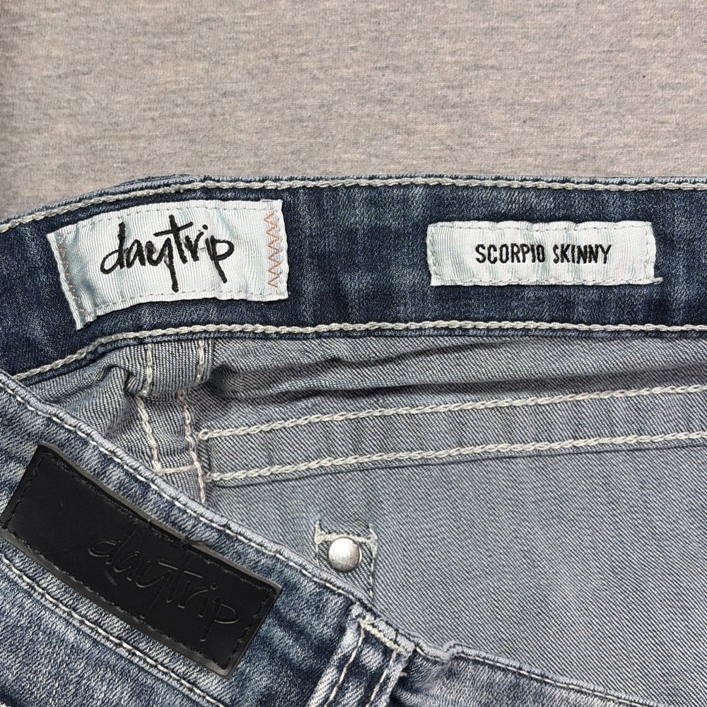 Daytrip Scorpio Skinny Jeans Size 32L Medium Wash Whiskers Stretch actual 34x33 - Picture 10 of 13
